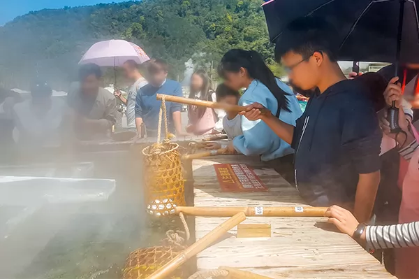 清水地熱的煮蛋池與白煙