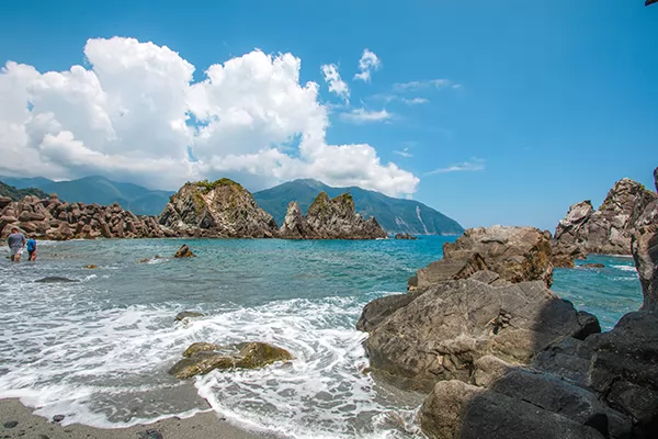 粉鳥林漁港的海灣