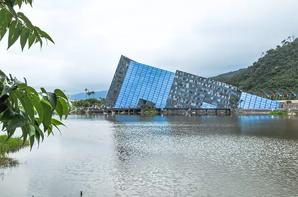 蘭陽博物館的單面山建築